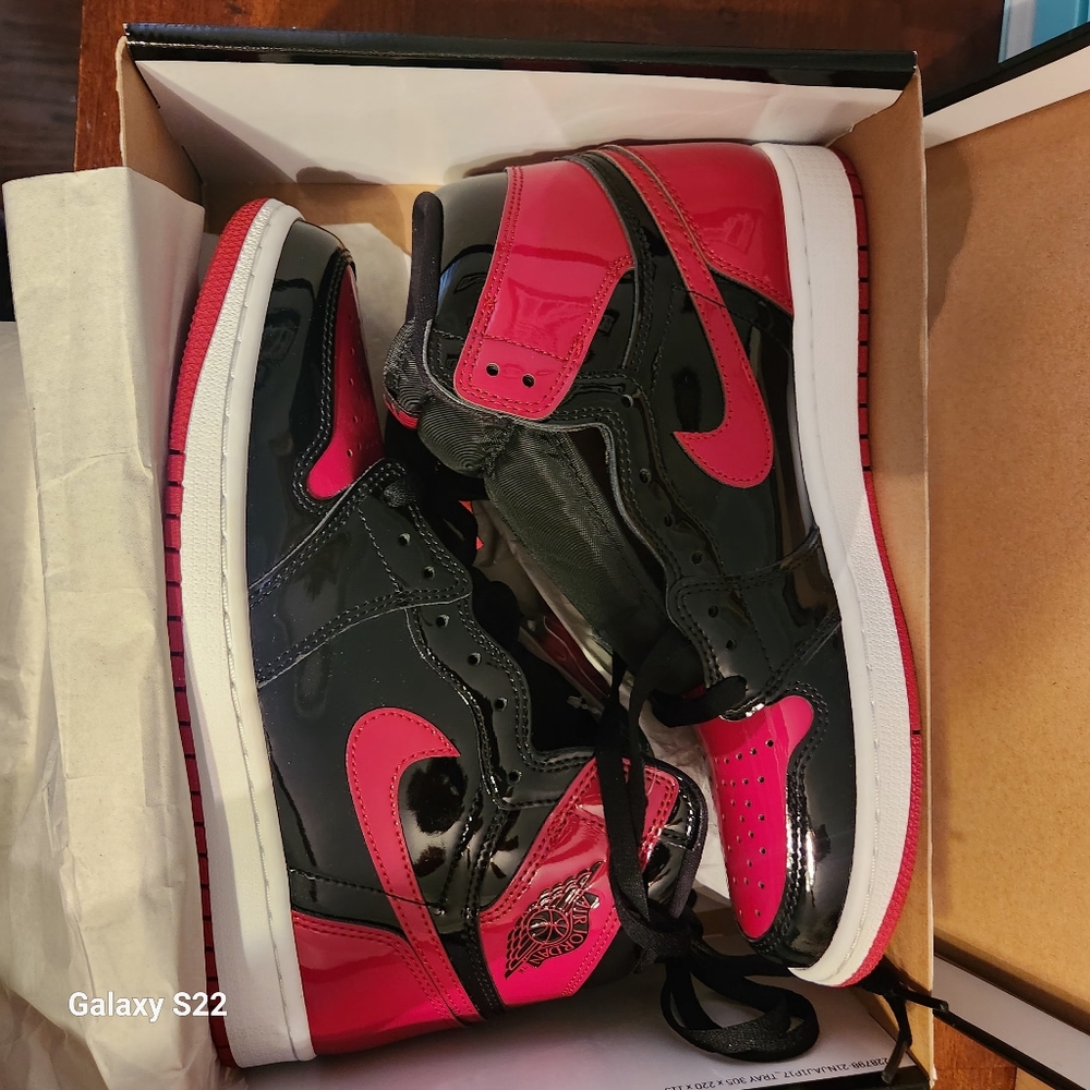 Jordan 1 Retro High OG Patent Bred - Picture 6 of 6